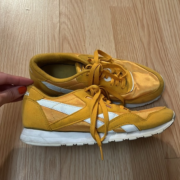 Reebok US 6 1/2 - Picture 3 of 7